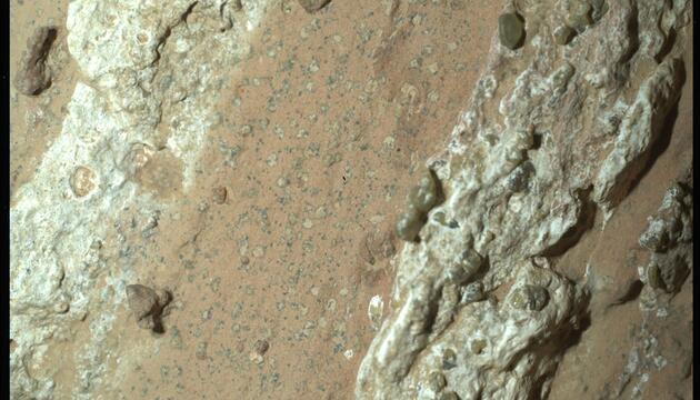 Mars-Stein könnte Zeichen von früherem Leben zeigen