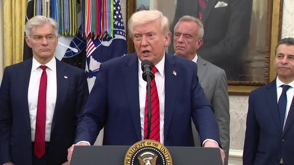 US-Regierung startet Entlassungswelle - Trump gibt Demokraten Schuld