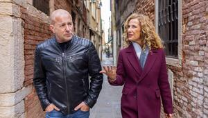 "Die Frau ohne Gesicht": Die italienische TV-Moderatorin Gloria Livore (Clelia Sarto, r.) ...