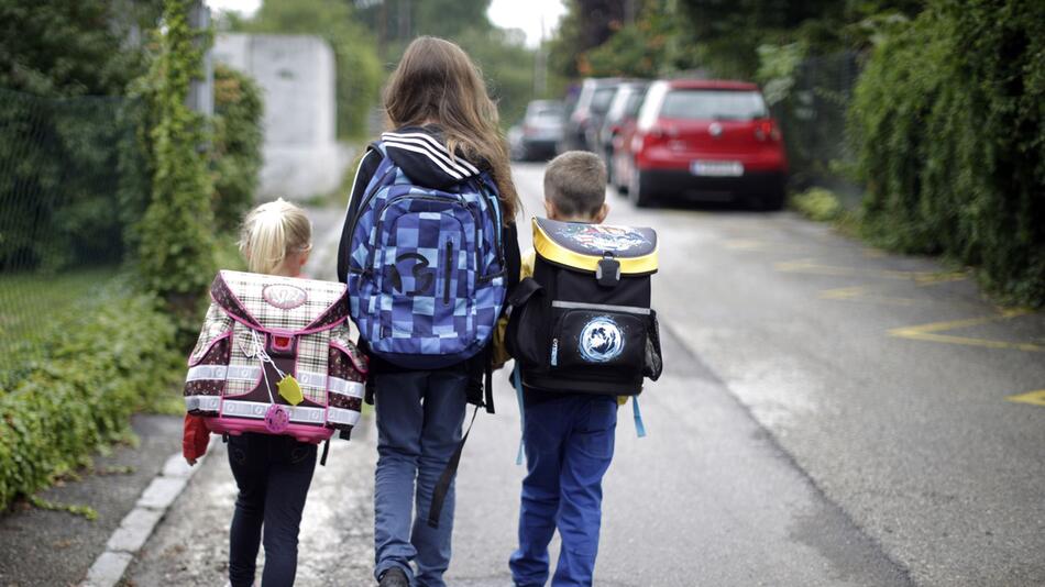 Eltern können Gefahrenstellen am Schulweg beim VCÖ melden