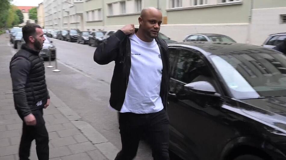 FC Bayern München zum 34. Mal deutscher Meister - Bayern-Stars feiern im Restaurant