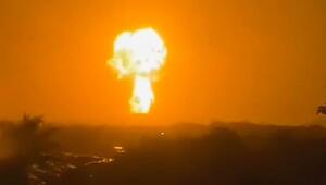 Massive Explosion: Schlammvulkan stößt Feuerball aus