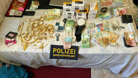 Sichergestelltes Bargeld, Schmuck und weitere Utensilien