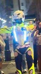Humanoider „Robocop“ regelt den Verkehr