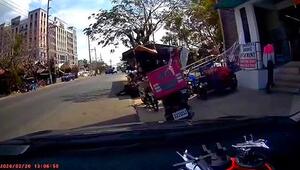 Außer Kontrolle: Herrenloser Lkw-Reifen kracht in Auto