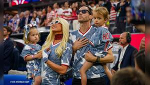 Medienprofi Paris Hilton wusste den Stadionbesuch für ein glamouröses Familienfoto zu nutzen.