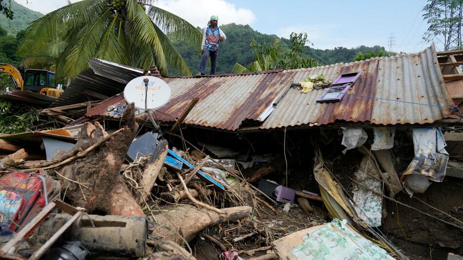 Nach dem Tropensturm Trami auf den Philippinen