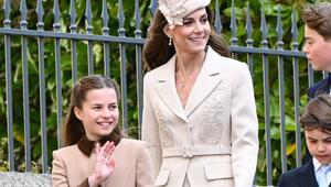 Prinzessin Charlotte mit ihrer Mutter Prinzessin Kate beim Ostergottesdienst in diesem Jahr.