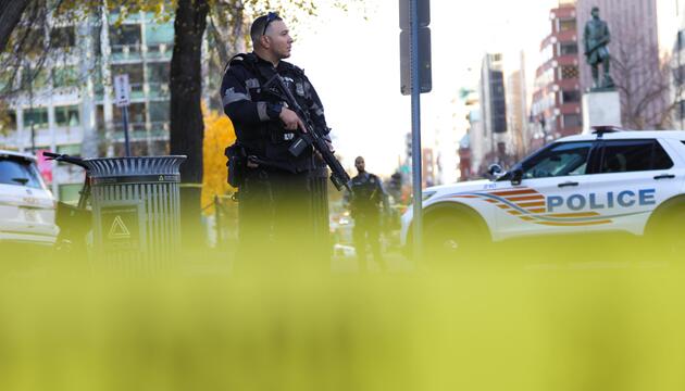 Abgesperrtes weißes Haus