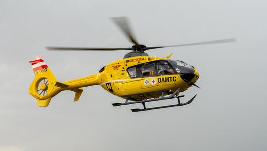 Zwei Verkehrstote in der Oststeiermark: Rettungshelikopter im Einsatz