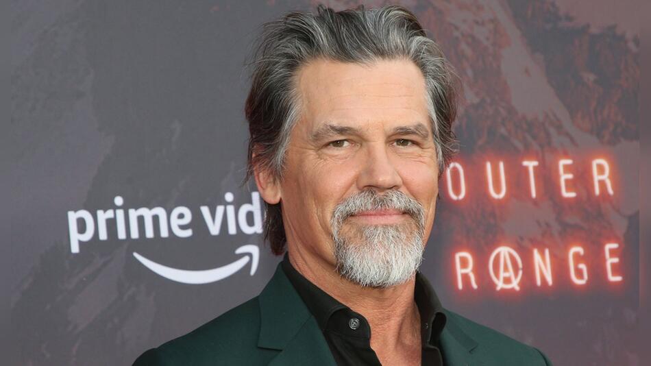 Josh Brolin kann die Einstellung von "Outer Range" nicht verstehen.