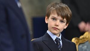 Prinz Gabriel hat einen älteren sowie einen jüngeren Bruder und eine jüngere Schwester.