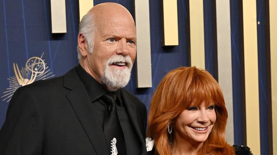 Rex Linn und Reba McEntire gehen nach fünf Jahren Beziehung den nächsten Schritt.