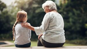 Junges Mädchen Großmutter