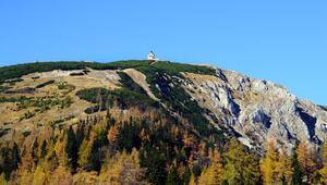 Der Hochschneeberg liegt in Niederösterreich.