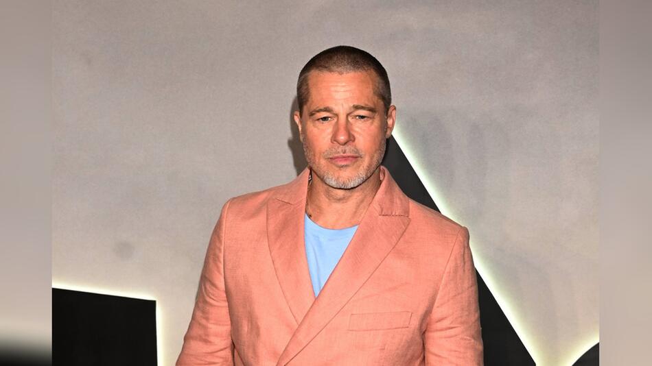 Pretty in Pink: Brad Pitt bei einem Promo-Event für "F1".