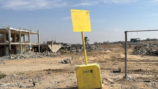 Gelber Betonblock im Gazastreifen