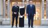 Emmanuel und Brigitte Macron empfingen Donald Trump vor dem Schloss.