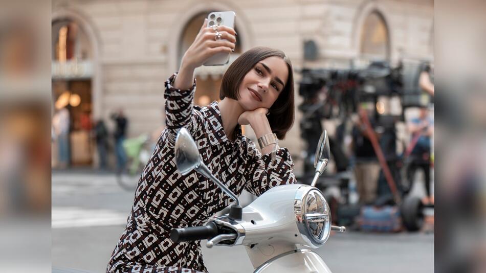 Lily Collins übernimmt in der Netflix-Serie "Emily in Paris" die Hauptrolle der Emily Cooper.
