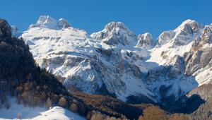 In den Pyrenäen ist es zu einem Lawinenunglück gekommen.