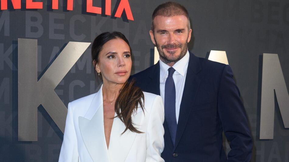 Victoria und David Beckham postete auf Instagram Bilder von sich in ihren Hochzeitsoutfits.