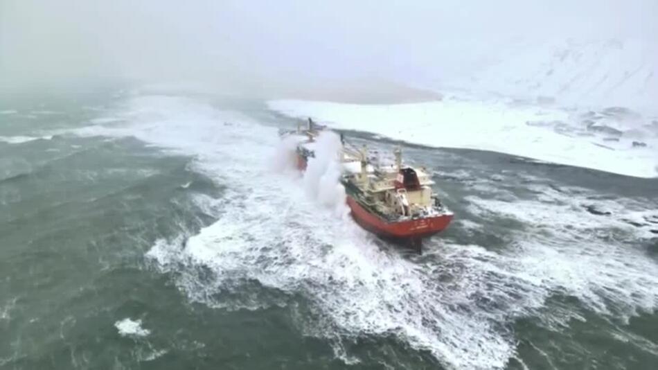 Chinesisches Frachtschiff läuft vor russischer Insel Sachalin auf Grund