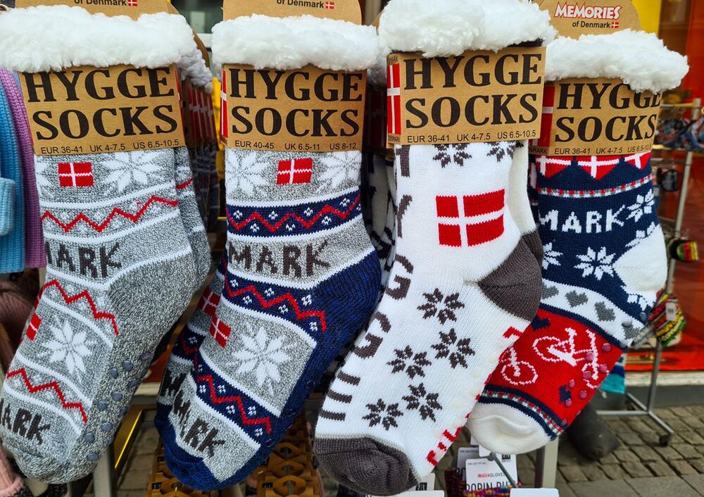 Wintersocken mit der Aufschrift Hygge