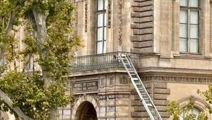 Raubüberfall auf Louvre in Paris