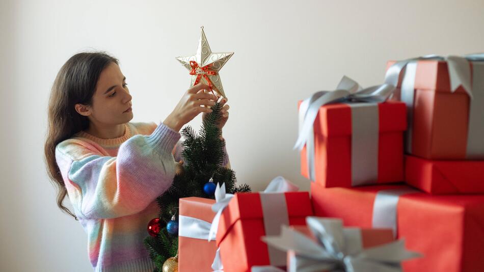 Frau mit Geschenken