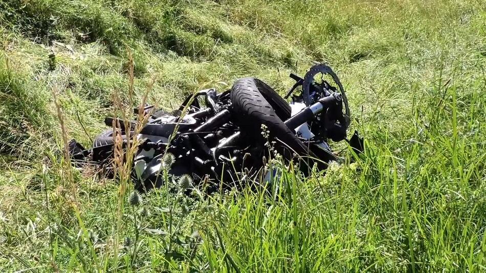 Frontalzusammenstoß von zwei Motorrädern: Beide Fahrer tot