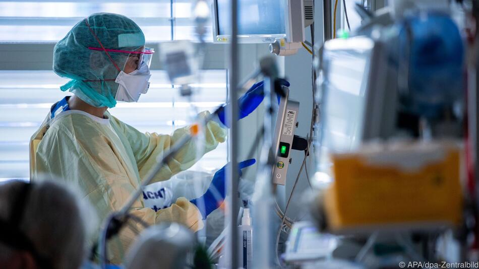 In den Spitälern werden mehr als 1.000 Covid-Patienten versorgt.