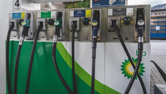 Zapfsäule für Benzin und Diesel an einer BP Tankstelle in Österreich