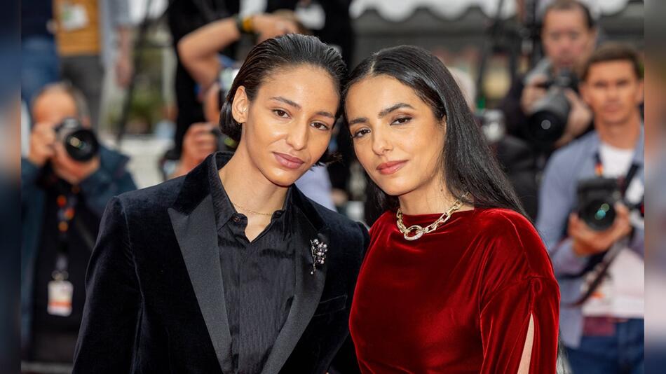 Regisseurin Hafsia Herzi und Hauptdarstellerin Nadia Melliti posieren bei der Premiere von "Die ...