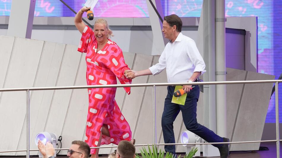 Andrea Kiewel und Rudi Cerne bei der Moderation des Fernsehgartens