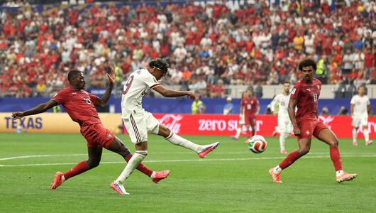 Lamine Yamal schießt aufs spanische Tor.