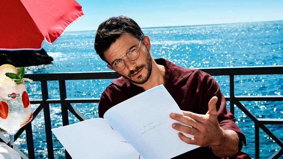 Jonathan Bailey ist einer der gefragtesten Stars der Stunde - nicht nur auf der Bühne und der ...