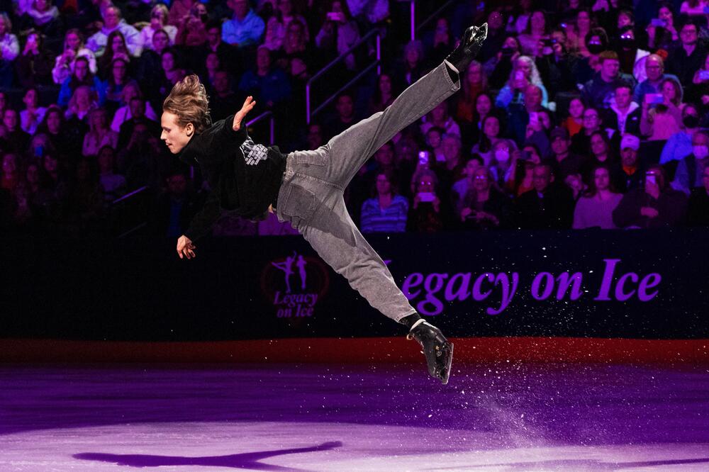 Der amerikanische Eiskunstlauf-Star Ilia Malinin bei der Benefizgala am 2. März 2025.