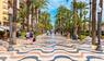 Promenade mit Palmen in Alicante, Spanien