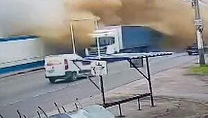 Rohr geplatzt: Gewaltige Flutwelle überschwemmt Straße in Brasilien