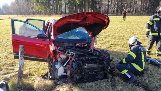 Die Feuerwehr hat das Auto geborgen