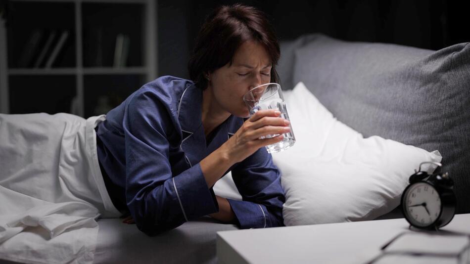 So beeinflusst spätes Trinken Ihren Schlaf