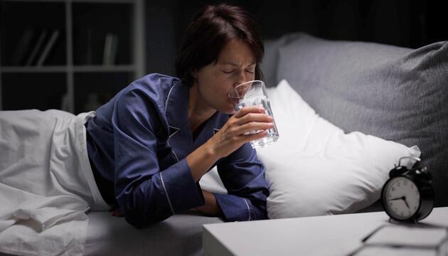 So beeinflusst spätes Trinken Ihren Schlaf