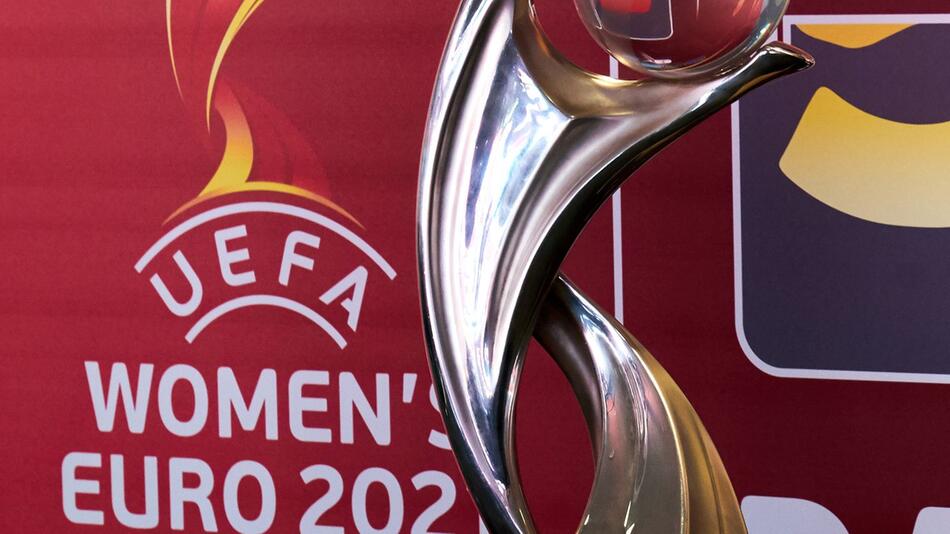 UEFA: Frauenfußball-EM in England im Sommer 2022