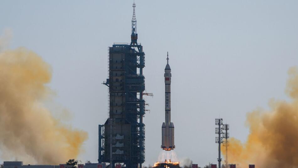 Chinesische Rakete startet ins All