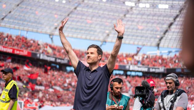 Xabi Alonso wird in Leverkusen bei seinem letzten Heimspiel emotional verabschiedet.