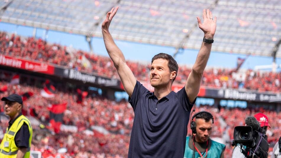 Xabi Alonso wird in Leverkusen bei seinem letzten Heimspiel emotional verabschiedet.