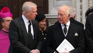 Andrew (l) und der britische König Charles III.