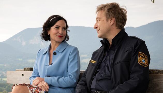 "Die Rosenheim-Cops: Ein Ritter für Stockl": Miriam Stockl (Marisa Burger) und Michi Mohr (Max ...