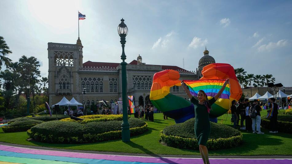 Thailands Parlament lässt gleichgeschlechtliche Ehe zu