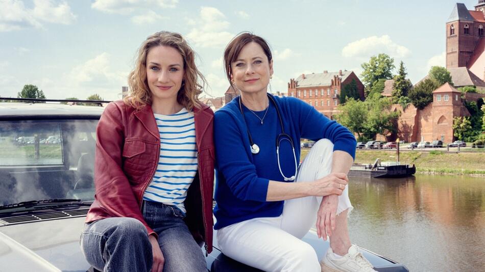 "Mit Herz und Holly: Lichtblicke": Dr. Holly Sass (Karoline Teska, l.) und Dr. Katrin Herz (Inka ...